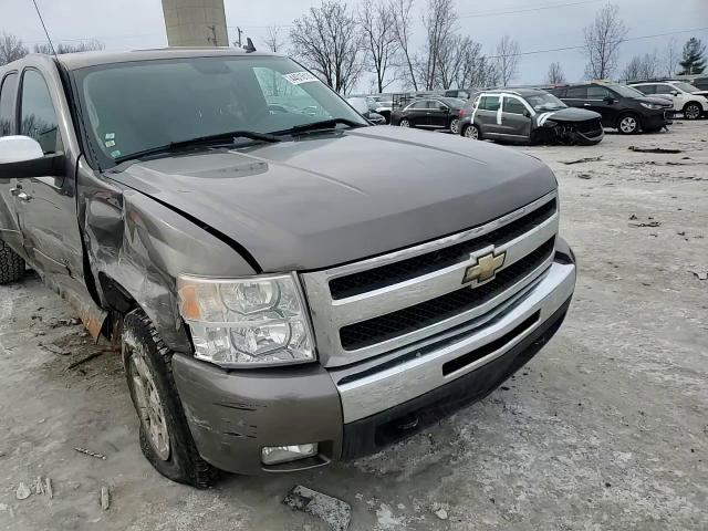 2011 Chevrolet Silverado - Image 11