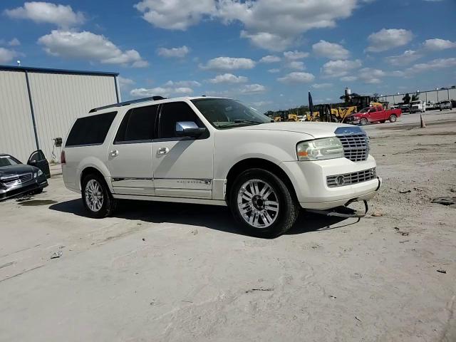 2008 Lincoln Navigator - Image 11