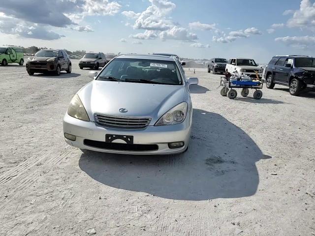 2004 Lexus ES - Image 10