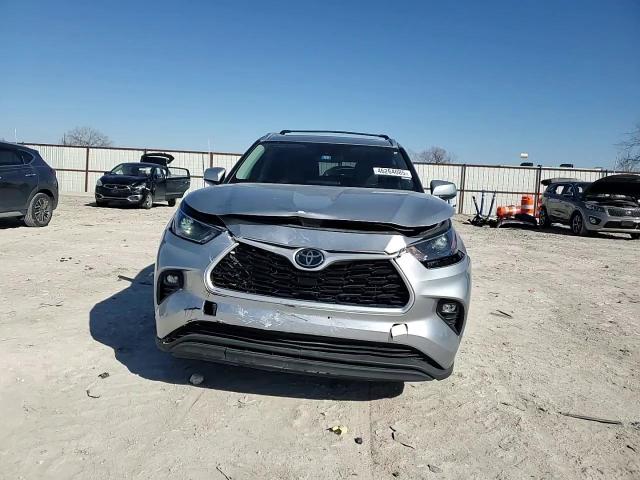 2022 Toyota Highlander - Image 12
