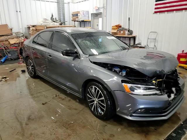 2016 Volkswagen Jetta - Image 13