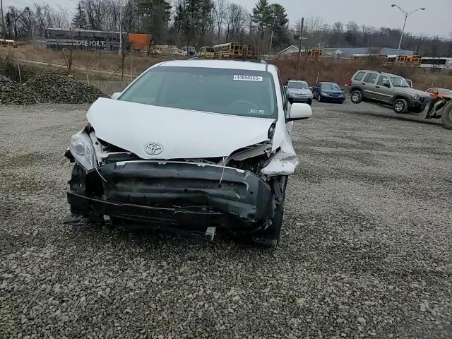 2012 Toyota Sienna - Image 12