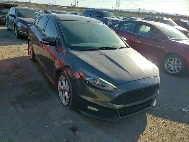 2017 Ford Focus - Image 10