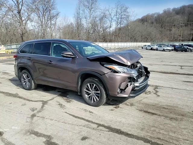 2017 Toyota Highlander - Image 12