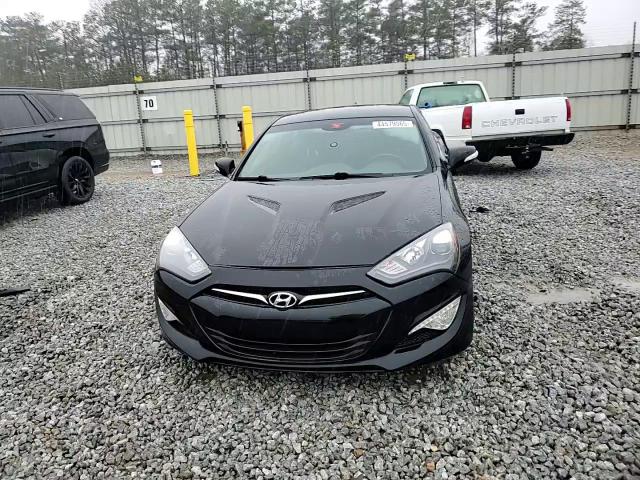 2015 Hyundai Genesis - Image 13