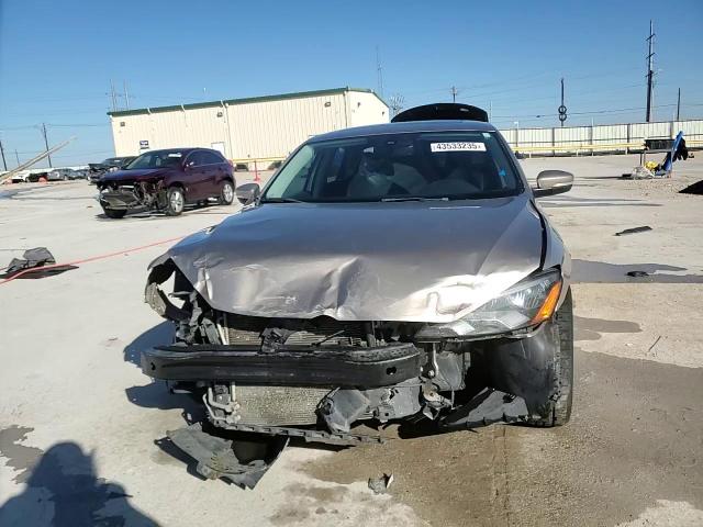 2015 Volkswagen Passat - Image 14