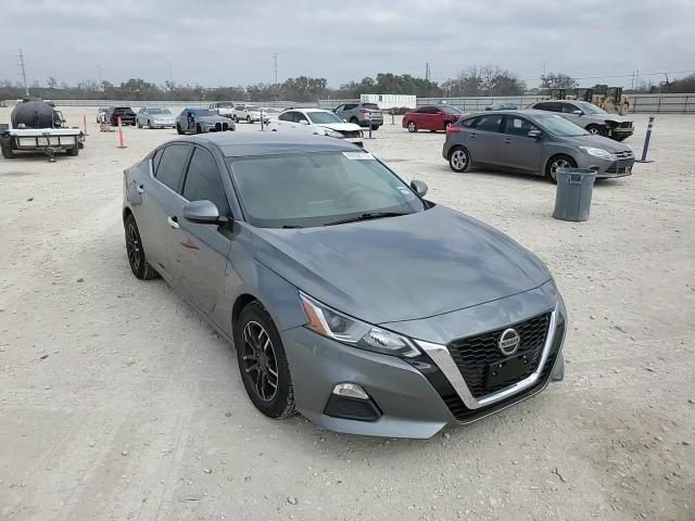 2020 Nissan Altima - Image 11