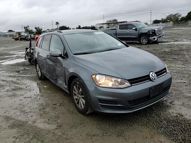 2017 Volkswagen Golf - Image 11