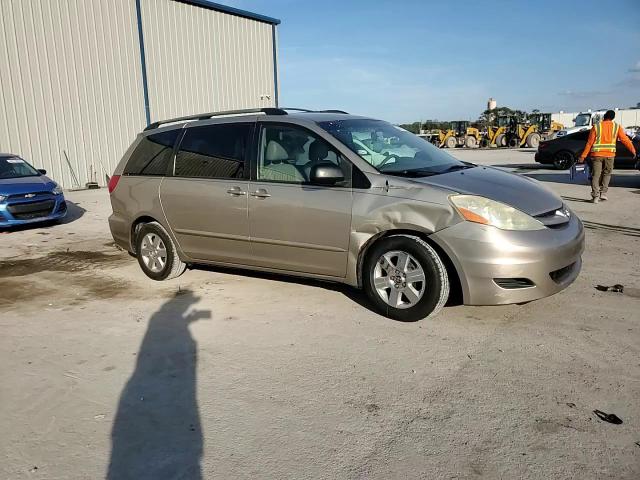 2006 Toyota Sienna - Image 12