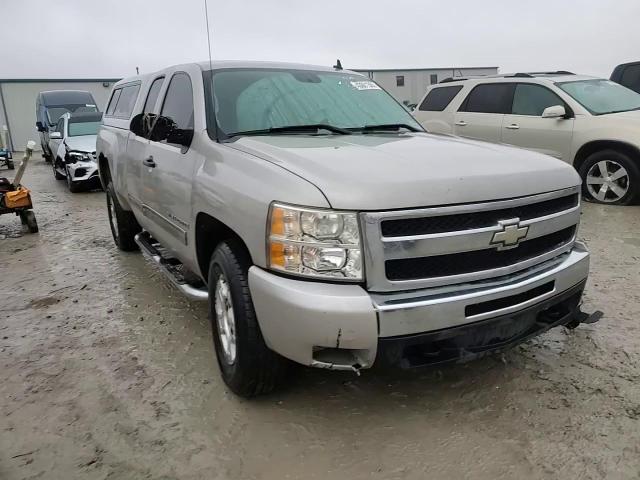 2009 Chevrolet Silverado - Image 11