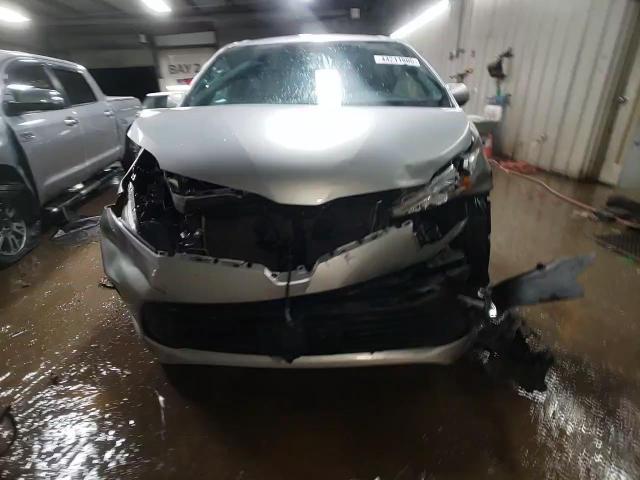 2019 Toyota Sienna - Image 14