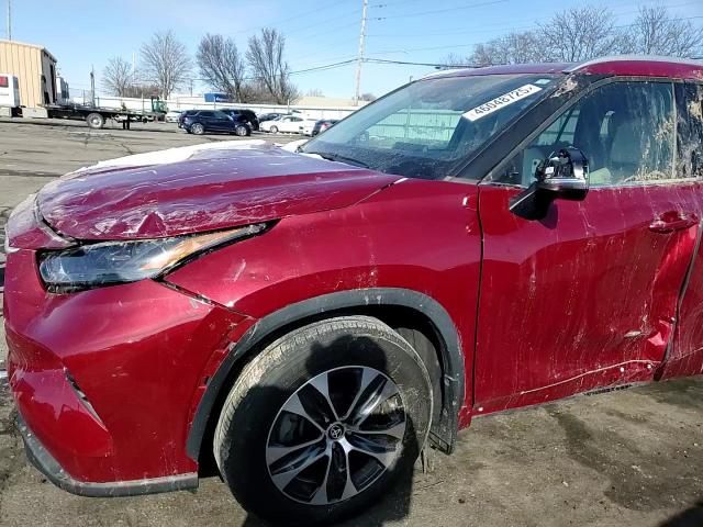 2022 Toyota Highlander - Image 12