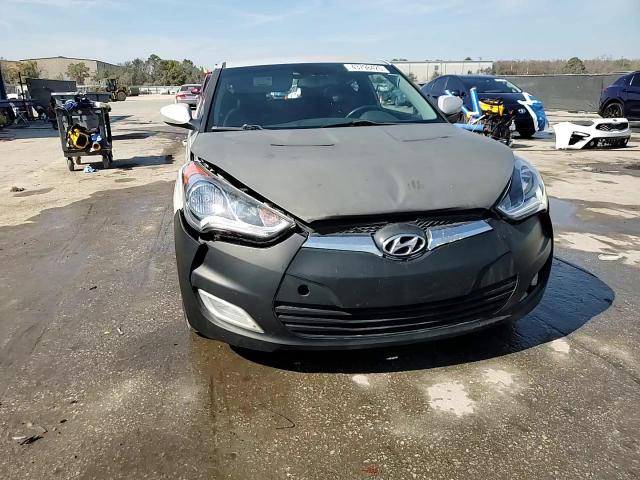 2013 Hyundai Veloster - Image 14