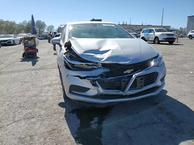 2017 Chevrolet Cruze - Image 10