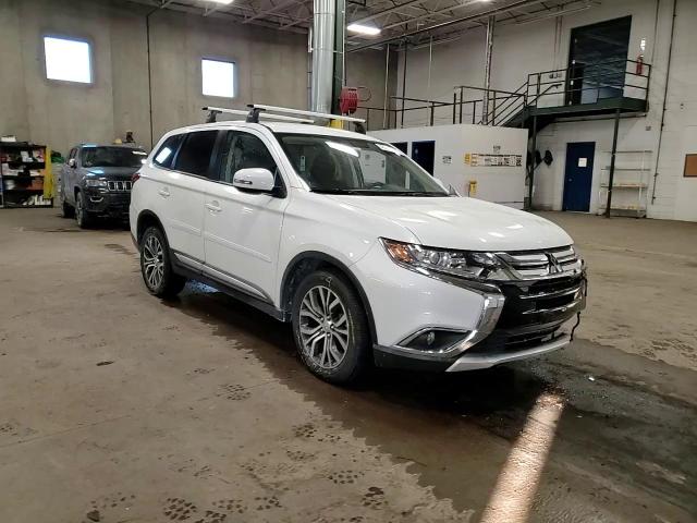 2018 Mitsubishi Outlander - Image 11