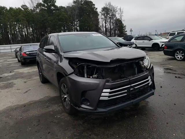 2019 Toyota Highlander - Image 12