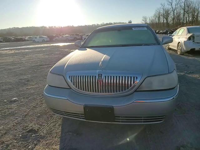 2007 Lincoln Town Car - Image 11