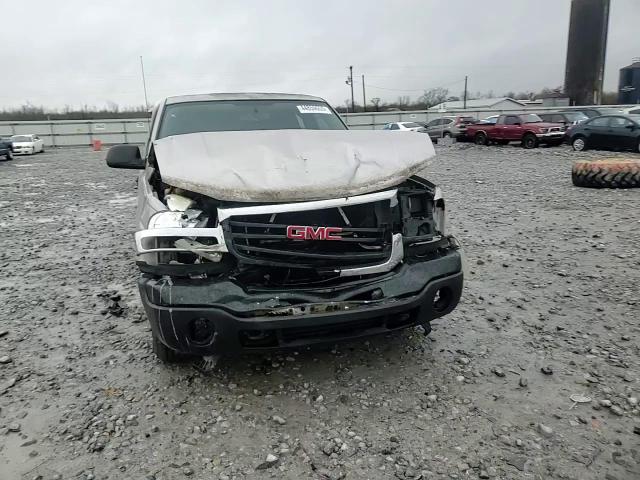 2004 GMC Sierra - Image 10