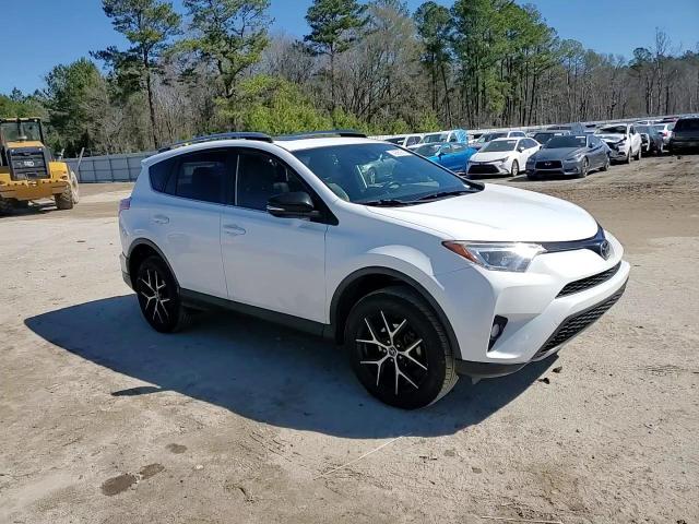 2017 Toyota RAV 4 - Image 12