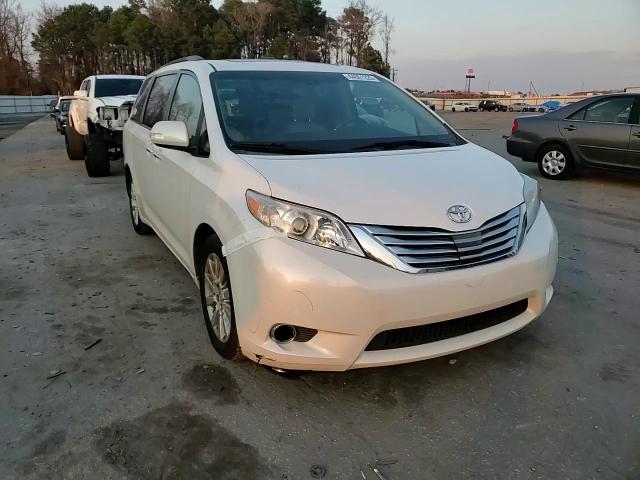 2014 Toyota Sienna - Image 11
