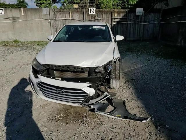 2018 Hyundai Elantra - Image 11