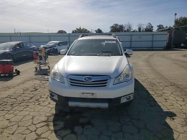 2011 Subaru Outback - Image 10