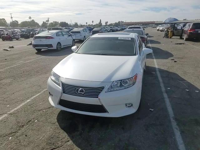 2015 Lexus ES - Image 11