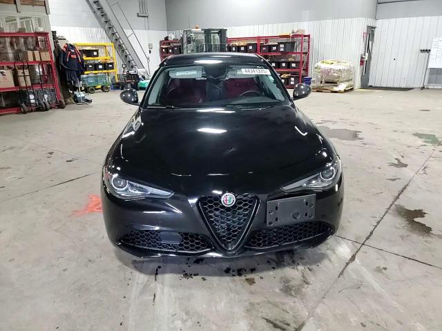 2019 Alfa Romeo Giulia - Image 11
