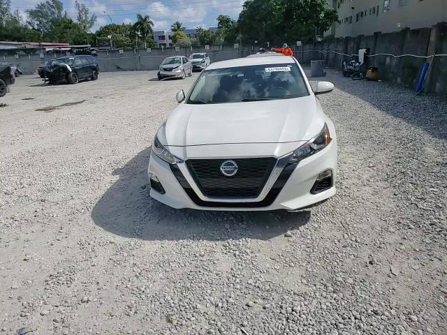 2019 Nissan Altima - Image 10