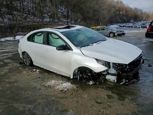 2024 Kia Forte - Image 10