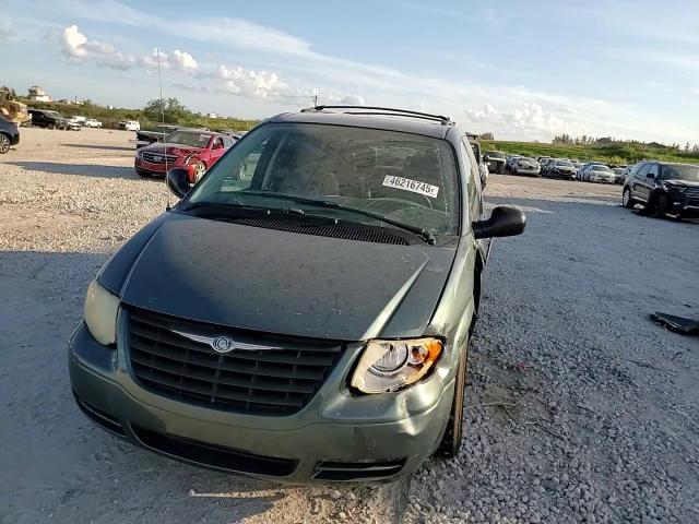 2007 Chrysler Town & Country - Image 11