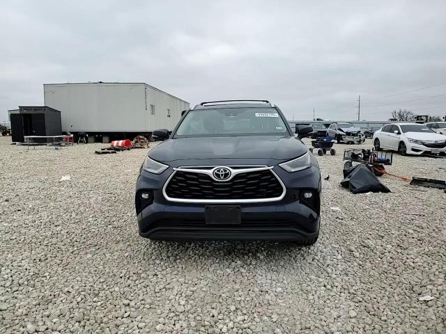 2021 Toyota Highlander - Image 12