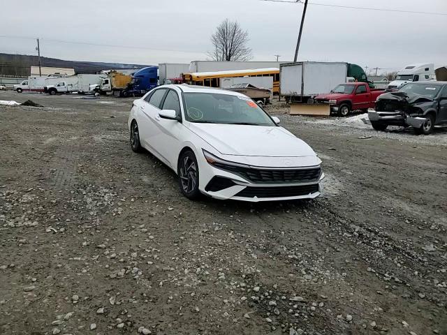2024 Hyundai Elantra - Image 11