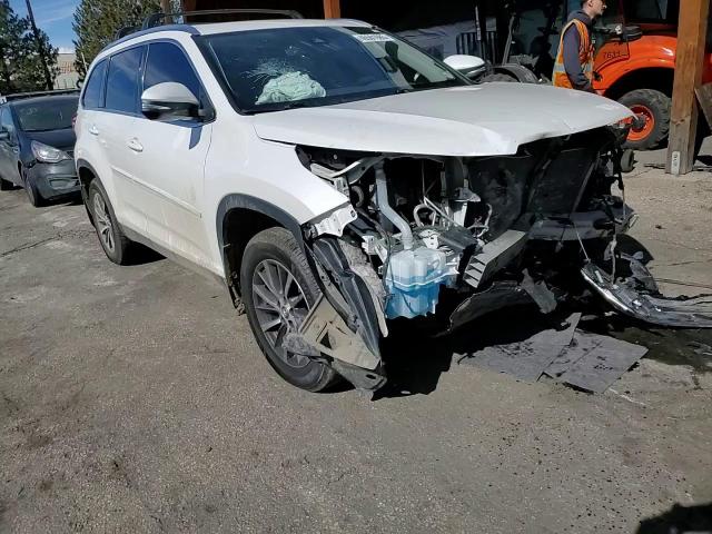 2019 Toyota Highlander - Image 11