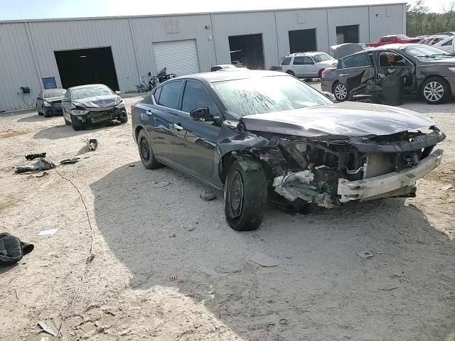 2020 Nissan Altima - Image 10