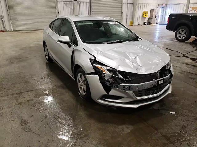 2018 Chevrolet Cruze - Image 11