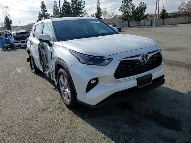 2024 Toyota Highlander - Image 12