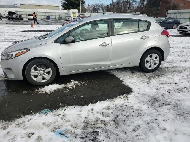 2017 Kia Forte - Image 10