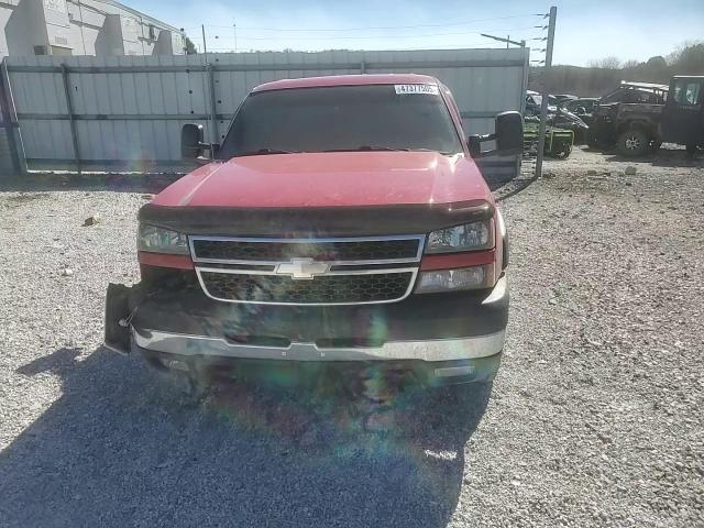 2006 Chevrolet Silverado - Image 10