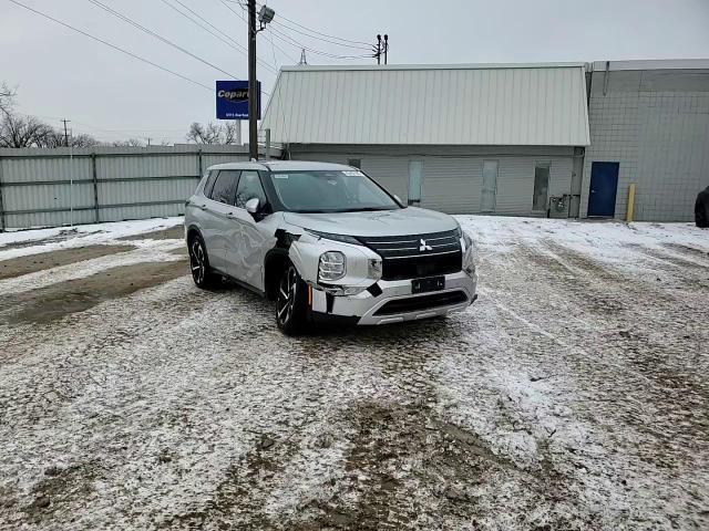 2024 Mitsubishi Outlander - Image 11