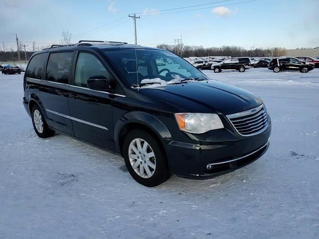 2016 Chrysler Town & Country - Image 14