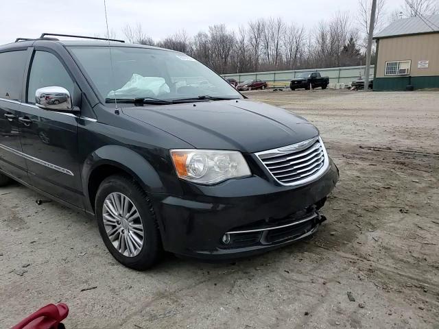 2013 Chrysler Town & Country - Image 12