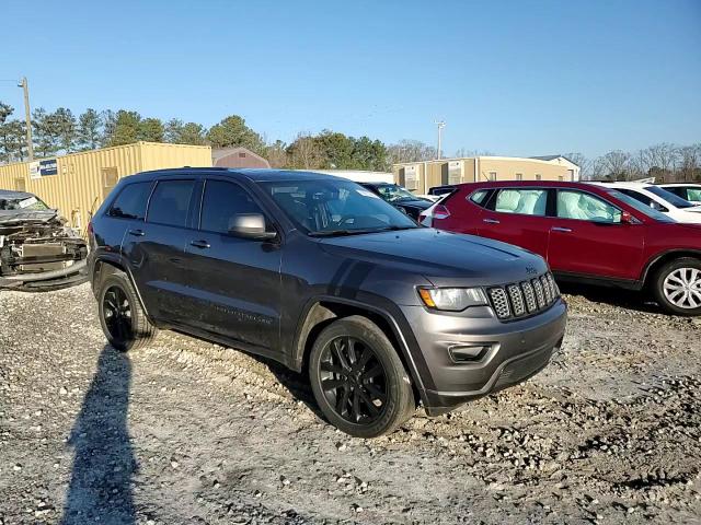 2017 Jeep Grand Cherokee - Image 14