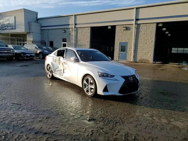 2017 Lexus IS - Image 11