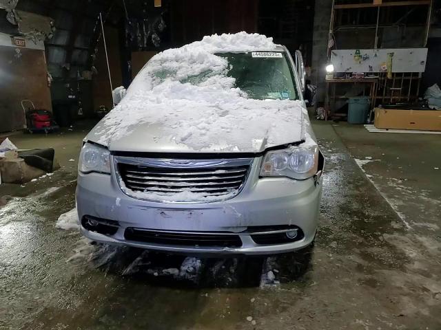 2012 Chrysler Town & Country - Image 11