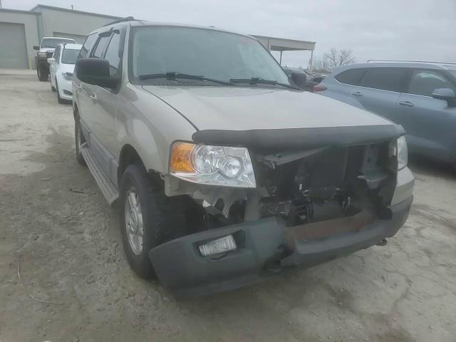 2005 Ford Expedition - Image 11