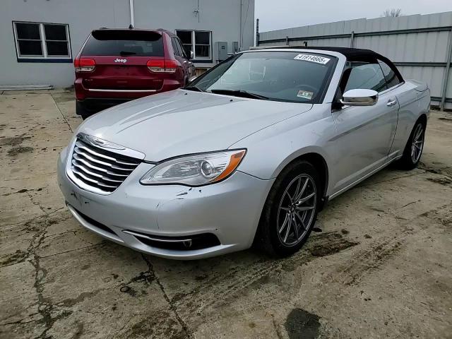 2011 Chrysler 200 - Image 10