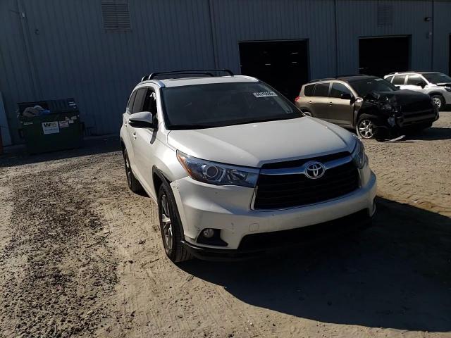 2015 Toyota Highlander - Image 12