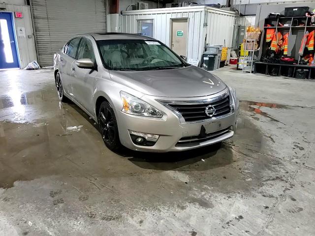 2013 Nissan Altima - Image 13