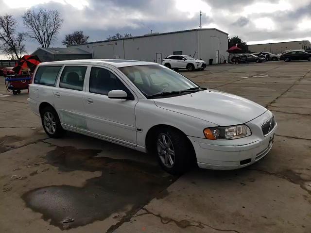 2005 Volvo V70 - Image 11